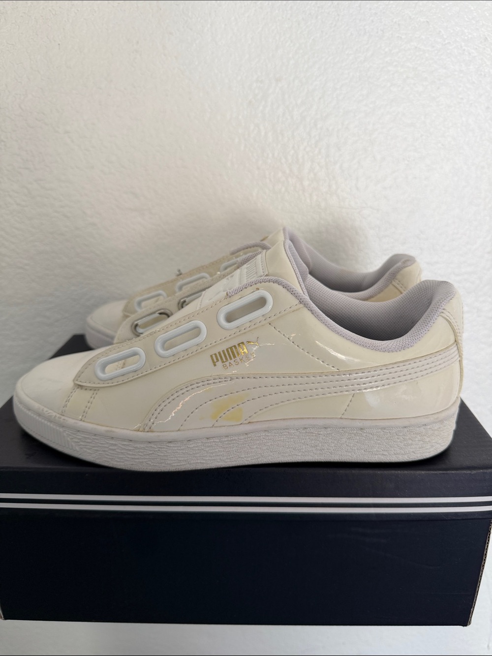 PUMA Basket Heart Patent White Leather Women's Sneakers Size 7